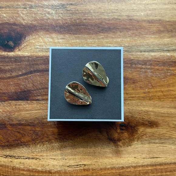 Vintage Givenchy Gold Plated Leaf Clip on Earrings. - Picture 8 of 10